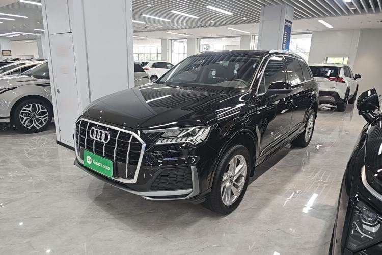 Used Audi Q7 2023 45 TFSI quattro S line Sport model Guazi used car, China used car export, Used car for sale, Used Audi cars, Cheapest cars for sale