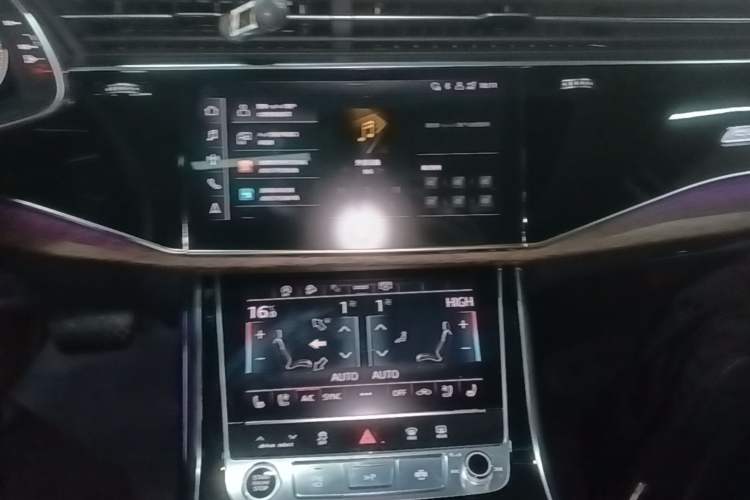 Used Audi Q7 2023 55 TFSI quattro S line Sport Edition Audio And AC Panel