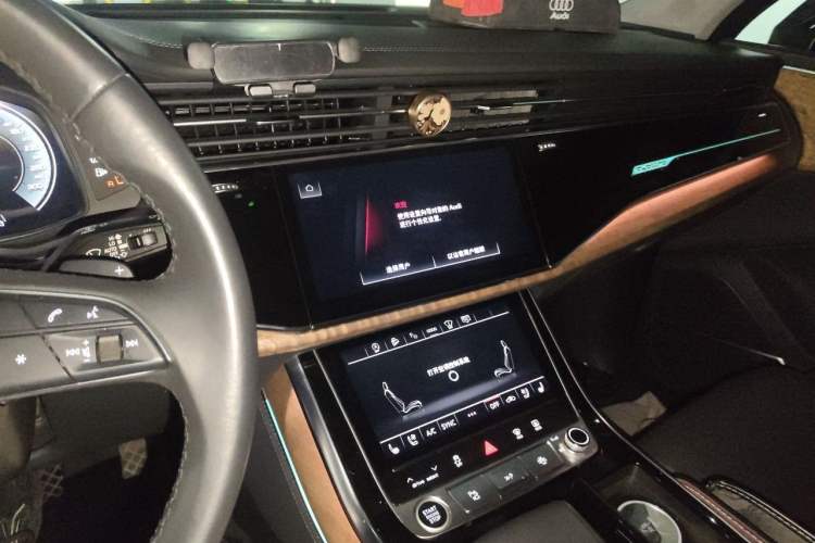 Used Audi Q7 2023 55 TFSI quattro S Prestige Edition Audio And AC Panel