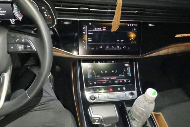 Used Audi Q7 2023 55 TFSI quattro S line Sport Edition Audio And AC Panel