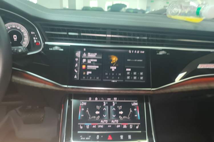 Used Audi Q7 2023 55 TFSI quattro S line Sport Edition Audio And AC Panel