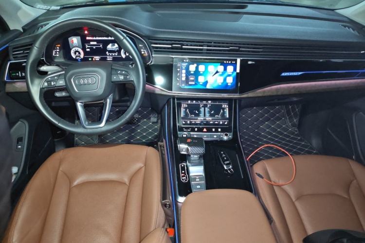 Used Audi Q7 2023 55 TFSI quattro S line Sport Edition Center Console