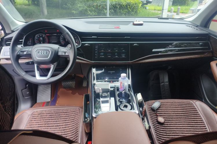 Used Audi Q7 2023 55 TFSI quattro S line Sport Edition Center Console