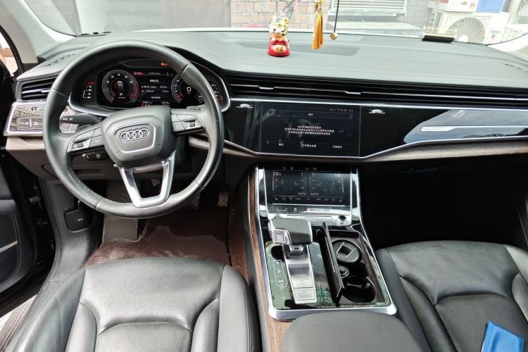 Used Audi Q7 2023 55 TFSI quattro S line Sport Edition Center Console