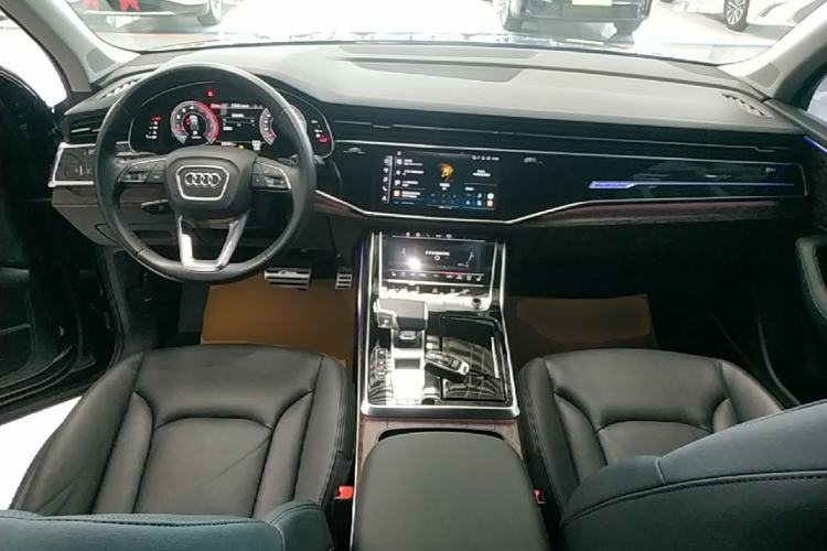 Used Audi Q7 2023 55 TFSI quattro S line Sport Edition Center Console