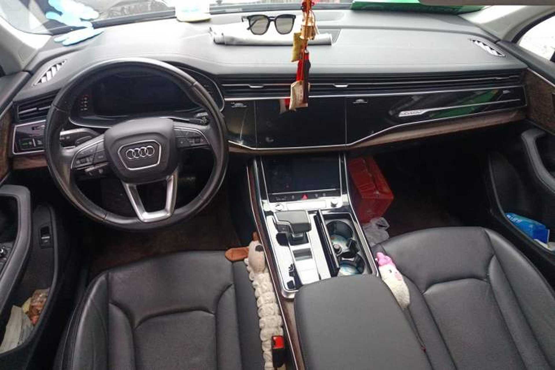 Used Audi Q7 2023 55 TFSI quattro S line Sport Edition Center Console