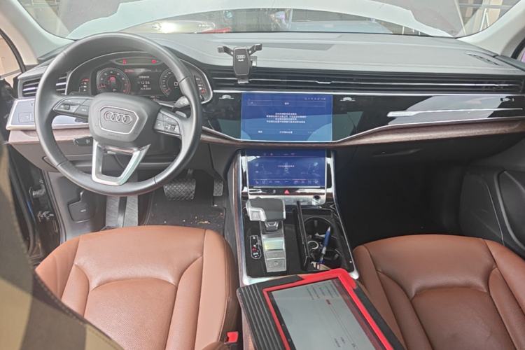 Used Audi Q7 2023 45 TFSI quattro S line Sport model Center Console