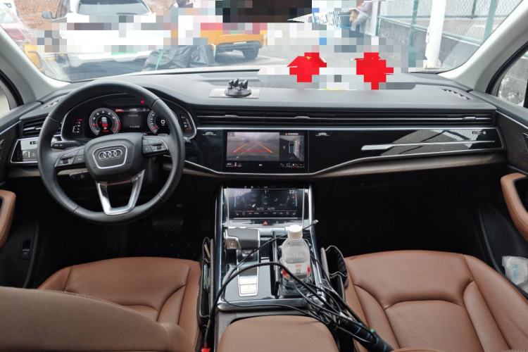 Used Audi Q7 2023 45 TFSI quattro S line Sport model Center Console