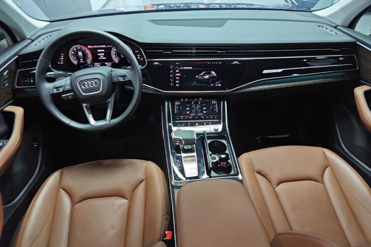 Used Audi Q7 2023 55 TFSI quattro S line Sport Edition Center Console