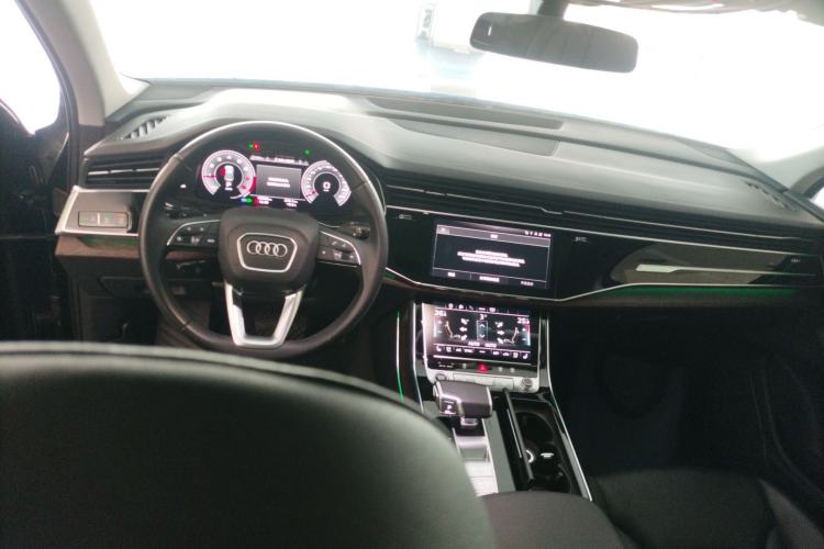 Used Audi Q7 2023 45 TFSI quattro S line Sport model Center Console