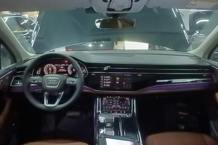 Used Audi Q7 2023 55 TFSI quattro S line Sport Edition Center Console