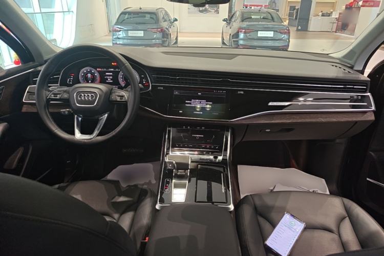Used Audi Q7 2023 55 TFSI quattro S line Sport Edition Center Console