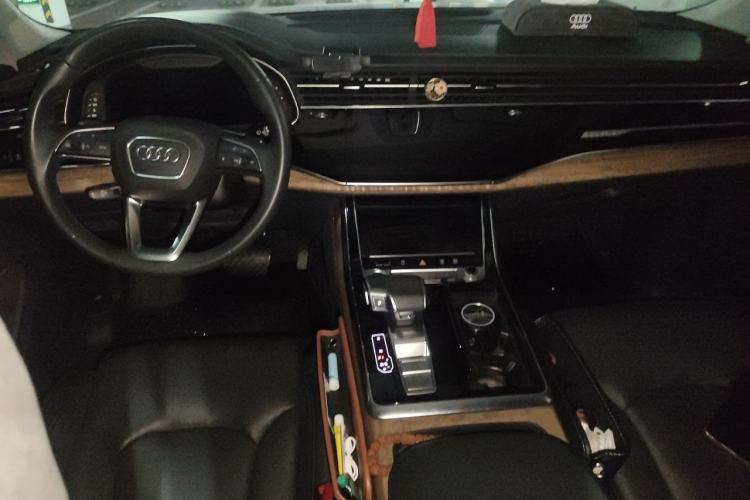 Used Audi Q7 2023 55 TFSI quattro S Prestige Edition Center Console