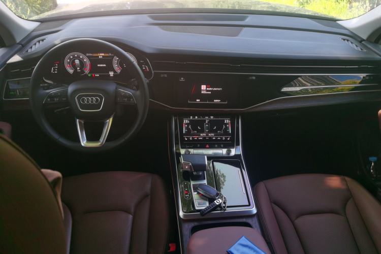 Used Audi Q7 2023 45 TFSI quattro S line Sport model Center Console