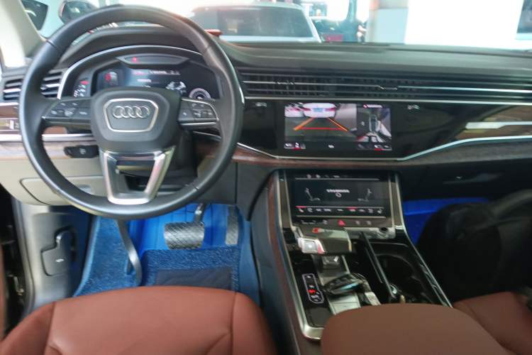 Used Audi Q7 2023 45 TFSI quattro S line Sport model Center Console
