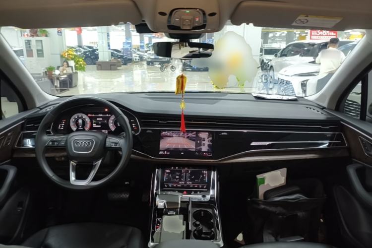 Used Audi Q7 2023 55 TFSI quattro S line Sport Edition Center Console