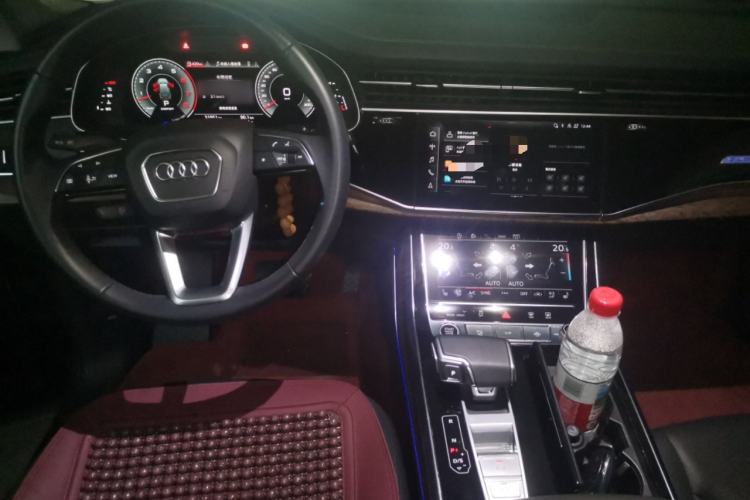 Used Audi Q7 2023 55 TFSI quattro S line Sport Edition Center Console