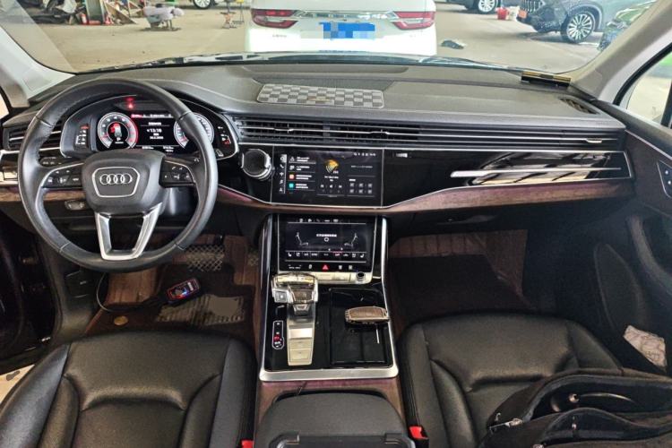 Used Audi Q7 2023 55 TFSI quattro S line Sport Edition Center Console