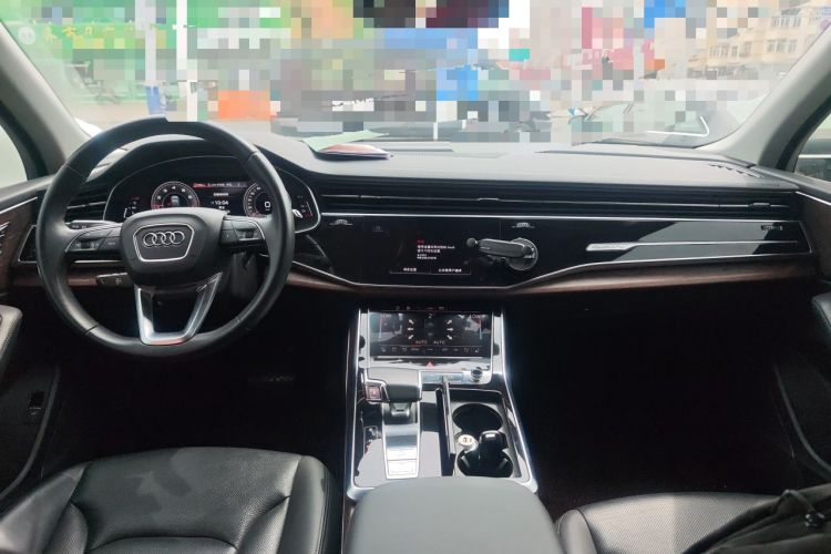 Used Audi Q7  Center Console
