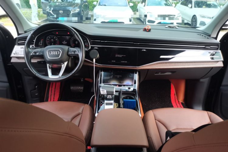 Used Audi Q7 2023 45 TFSI quattro S line Sport model Center Console