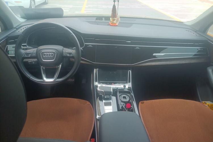 Used Audi Q7 2023 55 TFSI quattro S line Sport Edition Center Console