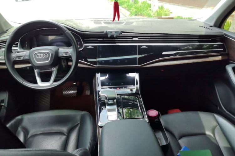 Used Audi Q7 2023 55 TFSI quattro S line Sport Edition Center Console