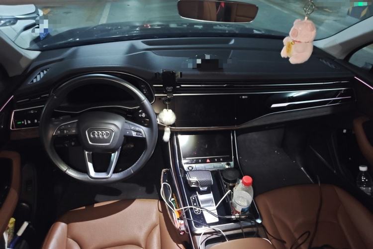 Used Audi Q7 2023 55 TFSI quattro S line Sport Edition Center Console