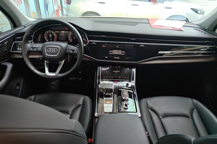 Used Audi Q7 2023 45 TFSI quattro S line Sport model Center Console