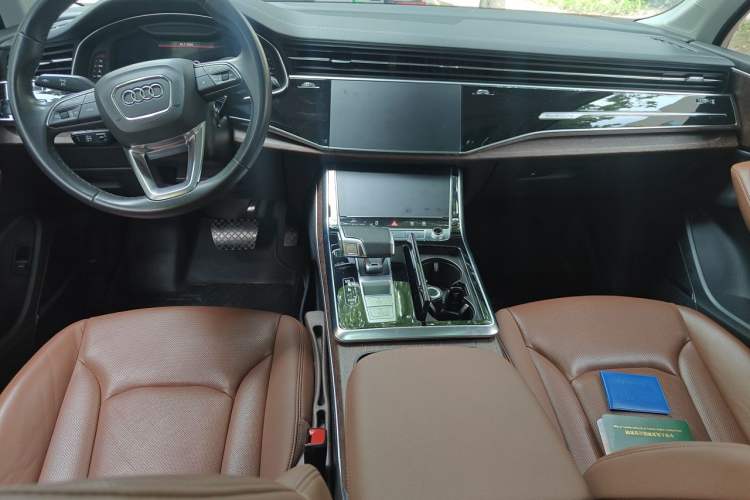 Used Audi Q7 2023 55 TFSI quattro S line Sport Edition Center Console