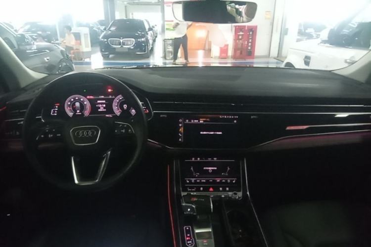 Used Audi Q7 2023 45 TFSI quattro S line Sport model Center Console