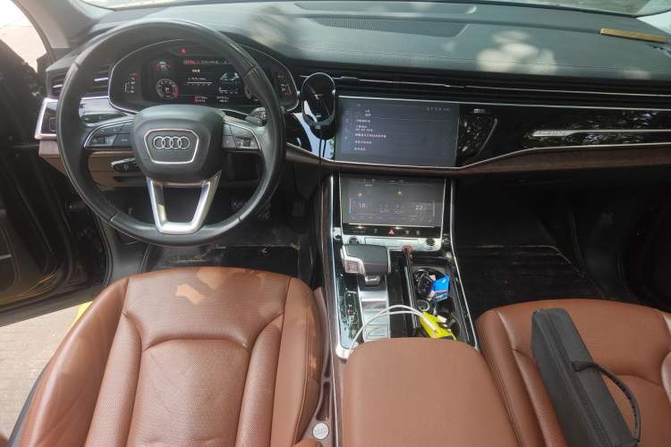 Used Audi Q7 2023 55 TFSI quattro S line Sport Edition Center Console