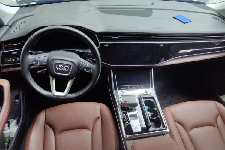 Used Audi Q7 2023 55 TFSI quattro S line Sport Edition Center Console