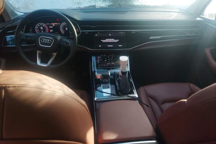 Used Audi Q7 2023 55 TFSI quattro S line Sport Edition Center Console