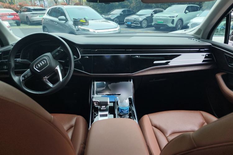 Used Audi Q7 2023 55 TFSI quattro S line Sport Edition Center Console