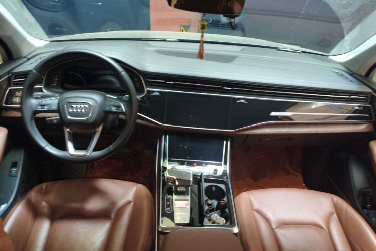 Used Audi Q7 2023 55 TFSI quattro S line Sport Edition Center Console
