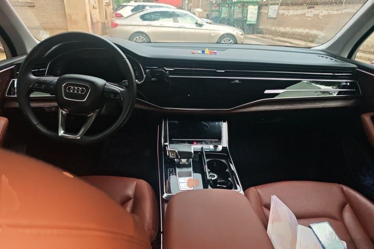 Used Audi Q7 2023 55 TFSI quattro S line Sport Edition Center Console