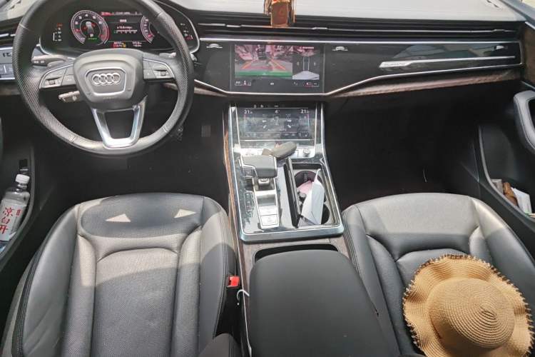 Used Audi Q7 2023 45 TFSI quattro S line Sport model Center Console