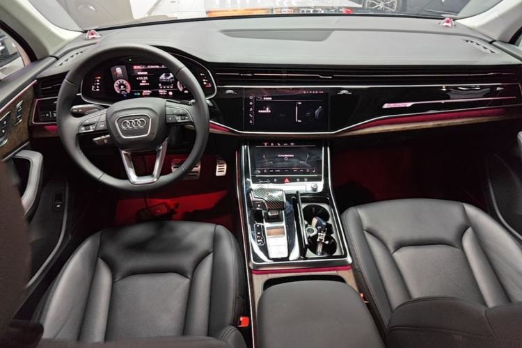 Used Audi Q7 2023 55 TFSI quattro S line Sport Edition Center Console