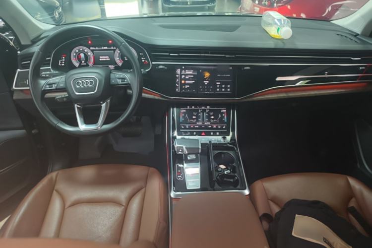 Used Audi Q7 2023 55 TFSI quattro S line Sport Edition Center Console