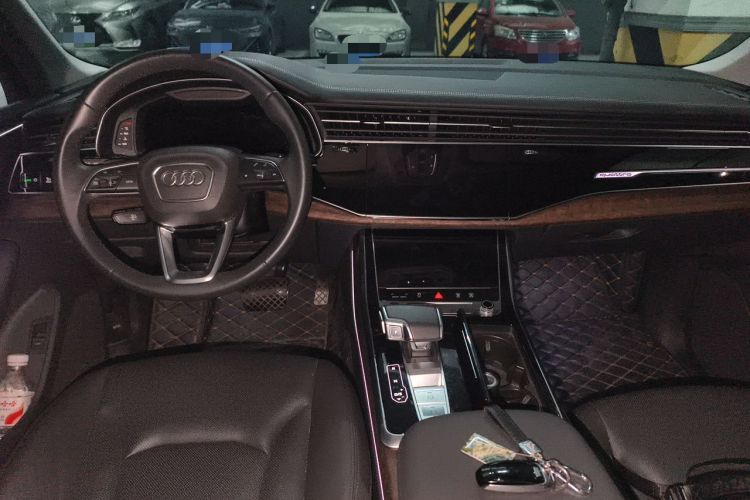 Used Audi Q7 2023 45 TFSI quattro S line Sport model Center Console