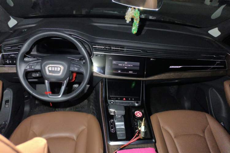 Used Audi Q7 2023 55 TFSI quattro S line Sport Edition Center Console