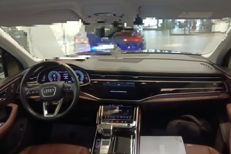 Used Audi Q7 2023 45 TFSI quattro S line Sport model Center Console