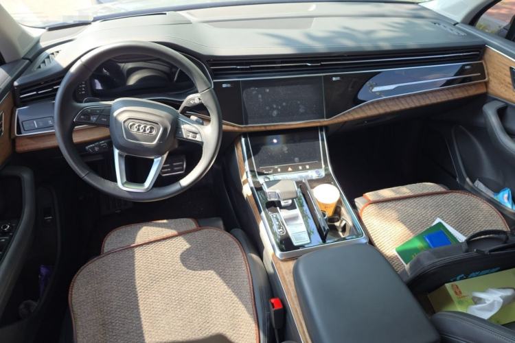 Used Audi Q7 2023 55 TFSI quattro S Prestige Edition Center Console