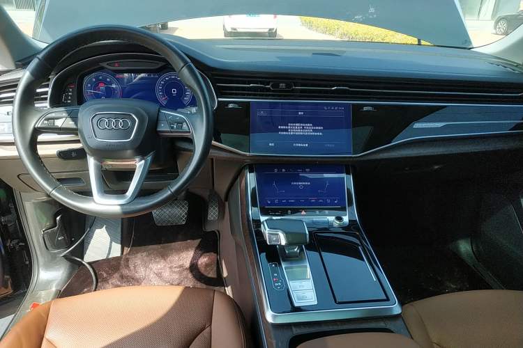 Used Audi Q7 2023 45 TFSI quattro S line Sport model Center Console