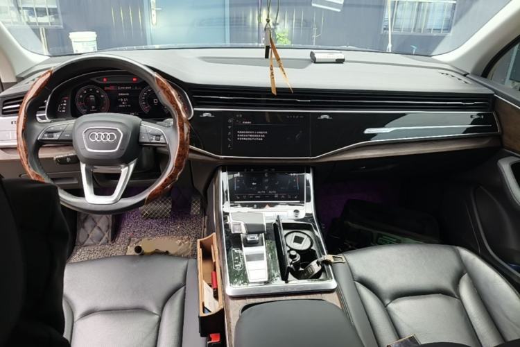 Used Audi Q7 2023 45 TFSI quattro S line Sport model Center Console