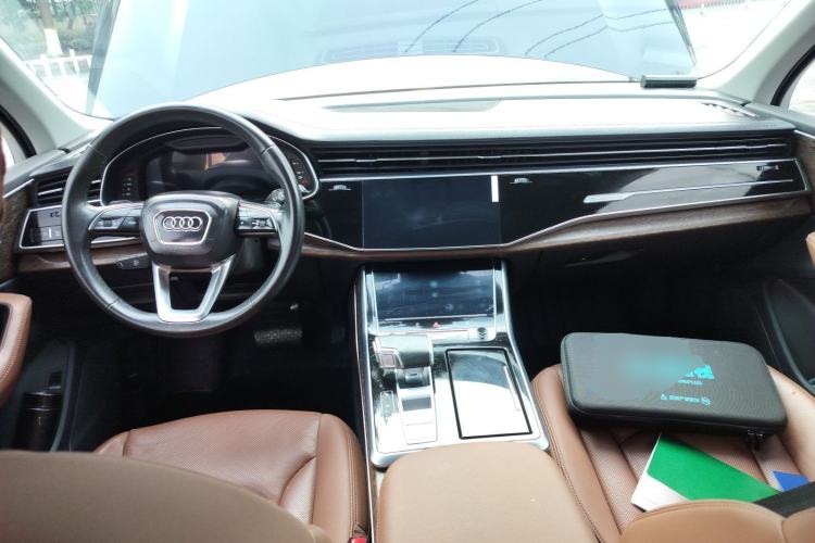 Used Audi Q7 2023 45 TFSI quattro S line Sport model Center Console