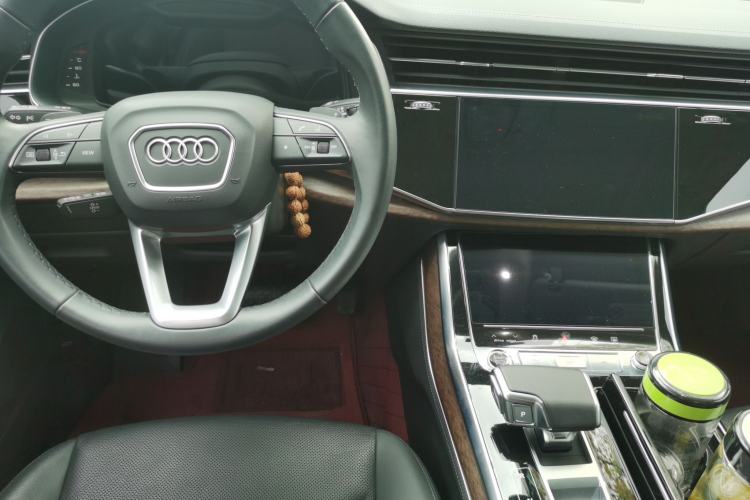 Used Audi Q7 2023 55 TFSI quattro S line Sport Edition Center Console