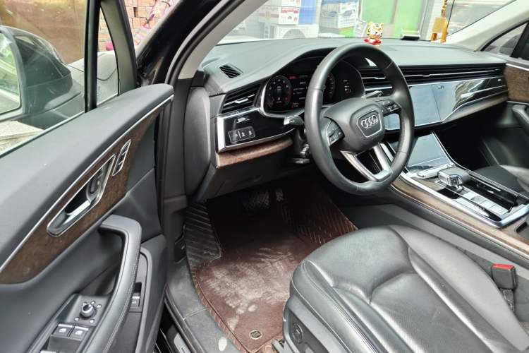 Used Audi Q7 2023 55 TFSI quattro S line Sport Edition Driver Seat