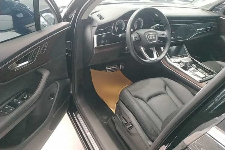 Used Audi Q7 2023 55 TFSI quattro S line Sport Edition Driver Seat