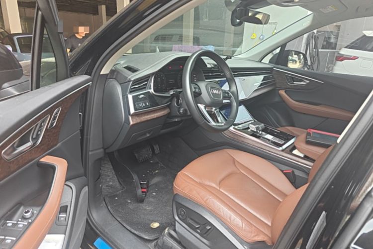 Used Audi Q7 2023 45 TFSI quattro S line Sport model Driver Seat